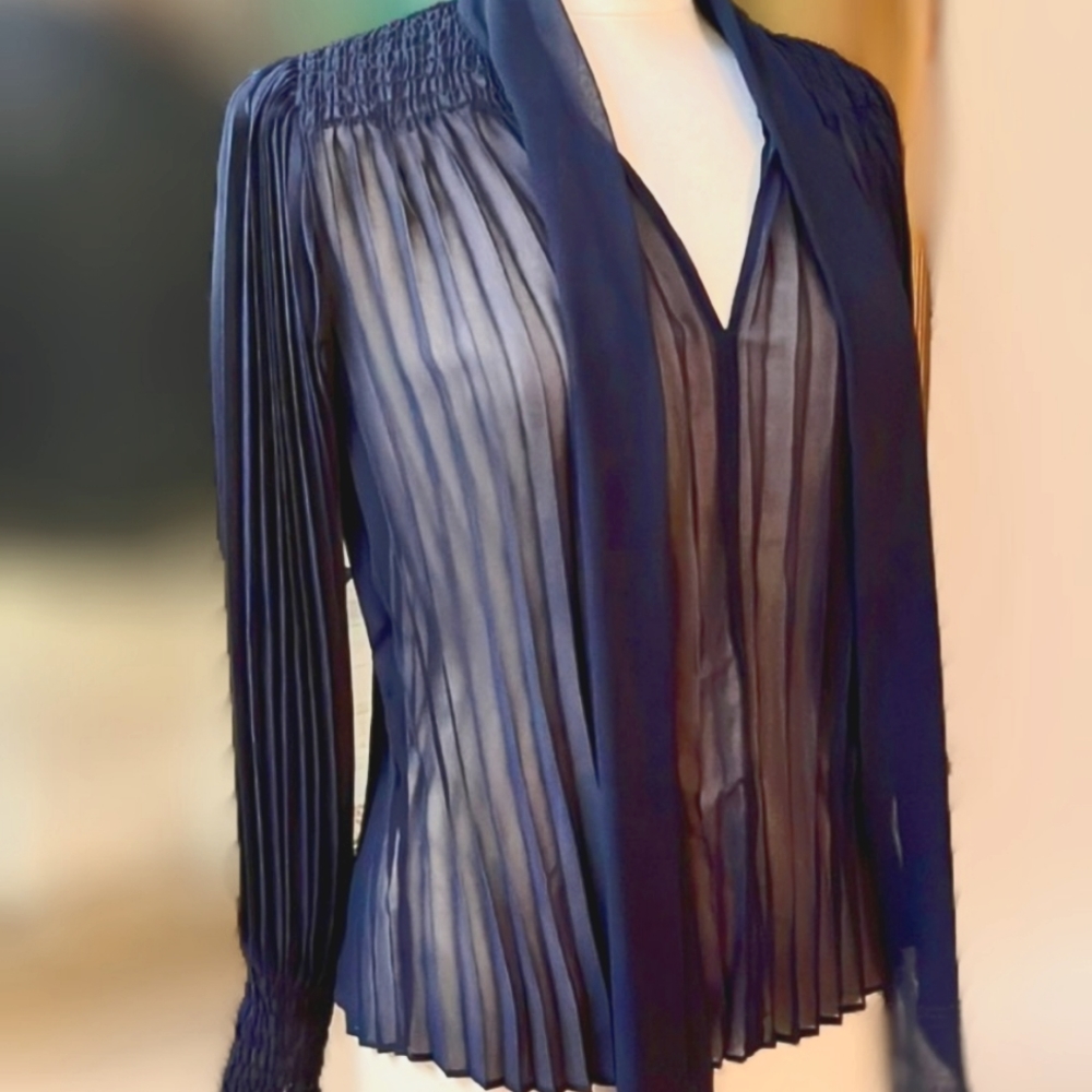 Price 💧 Banana Republic sheer shirt nwt